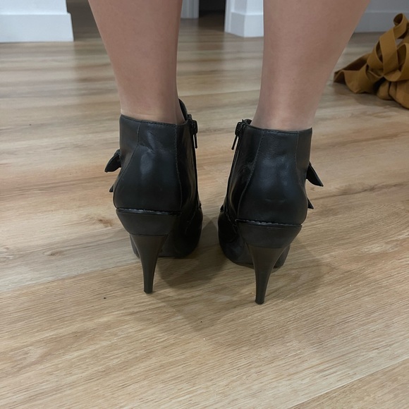 Jeffrey Campbell black leather booties with fur detail, size 7 - Picture 3 of 7